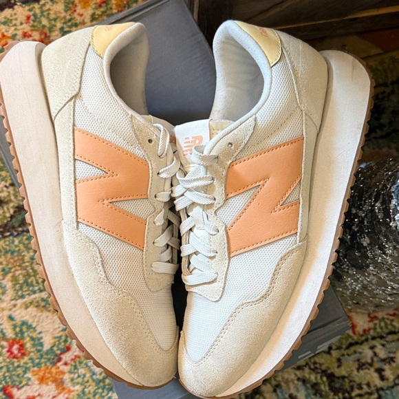 New Balance 237 V1 Women's Beige and Orange Sneakers Sz 10 - Picture 7 of 12